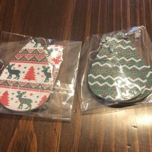 2 sets of dangle earrings